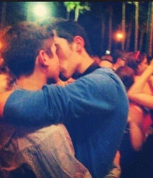 Love guys 2 570d07b7a04b7.jpg