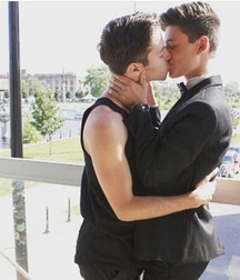 Love guys 4 5710eca2c3a91.jpg