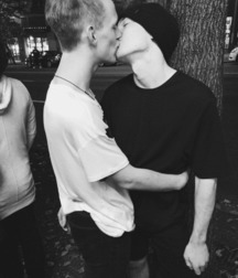 Love guys 7 5715f4909e206.jpg