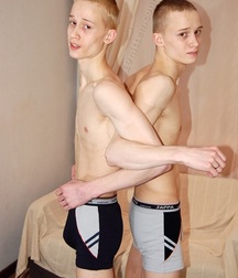 Aaron & Artur 586bfdf3485fc.jpg