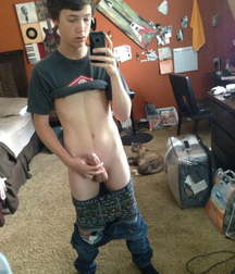 Hot Selfie-Boys.... 5cdda93b6d621.jpg