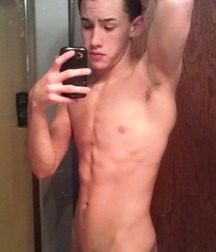 Selfie boys 5ba4a8f29b565.jpg