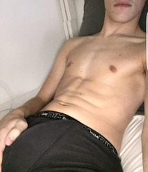 Hot Boy's Club 19 5a7ae7f00b190.jpg