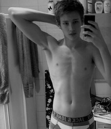 Even More Twinks 5bae3d90e7de4.jpg