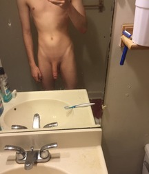 Gay Tube Amature Selfie Twink Porn and Gay Tube Images 18 5d00f2333a62d.jpg
