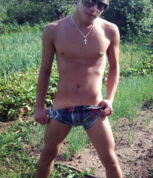 More Showing Through 4 5d8b6a2caf9b7.jpg