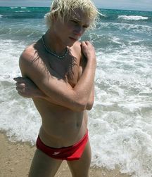 More Showing Through 16 5d8cb59bf23bf.jpg