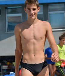 More Showing Through 23 5d8e0e1a8cca0.jpg