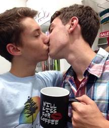 Loving boys 5d5e497574d54.jpg