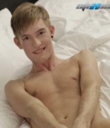 Two Cute Blond Boys 57675317e208e.jpg