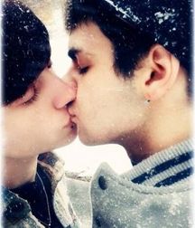 Boys Kissing 57bdfcc95f20f.jpg
