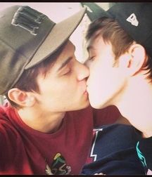 Boys Kissing 57bdfccb2736c.jpg