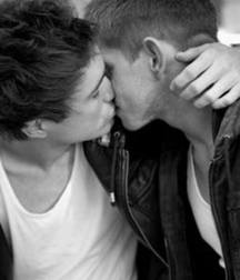 Boys Kissing 57bdfcd06c7f5.jpg