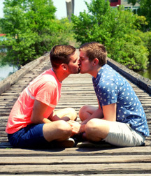 Boys Kissing 57d62a3e4015b.jpg