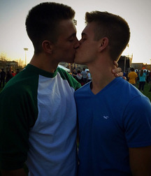 Boys Kissing 57d62a40b1d85.jpg