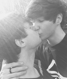 Boys Kissing 57d62a43bbaa7.jpg