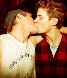 Boys Kissing 57d62a54878d3.png