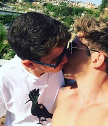 Boys Kissing 57d62a68087b1.jpg