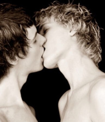 Boys Kissing 57d62a689897a.jpg
