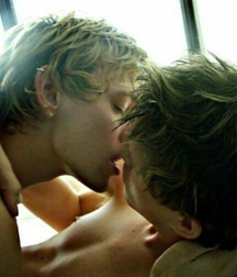 Boys Kissing 57d62a7b2b38c.png