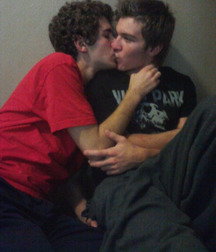 Boys Kissing 57d62a801c61c.jpg