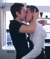 Boys Kissing 57d62a867daec.gif