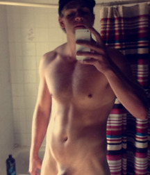 Beautiful Guys Doing Everything 57de9d972826f.jpg