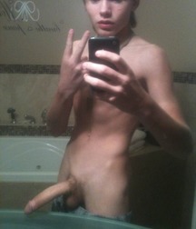 Boys & Twink Selfies 581555cd20029.jpg