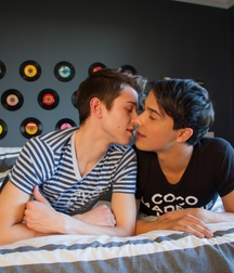 Boys Kissing 5816abd21faa7.jpg