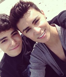 Cute Couples 581946974c162.jpg