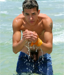 Cute Boys 581a76c7cc994.jpg