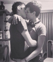 Boys Kissing 581f436fc4023.jpg