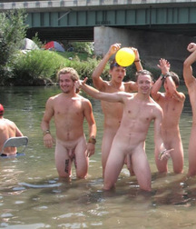 Nudists in Group Activies 5828ba858d3b6.jpg