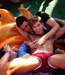 Boys and Twinks 583ce69ec6ced.jpg