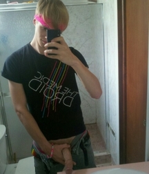 Boys With Cell Phones 58719112d3102.jpg