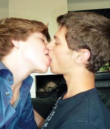 Boys Kissing 5872d09b5755a.jpg