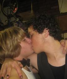 Boys Kissing 5872d09fdaeed.jpg