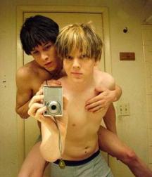 Boys Kissing 5872d0a2f31fb.jpg