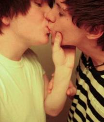 Boys Kissing 5872d0a59e504.jpg