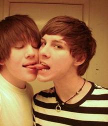Boys Kissing 5872d0a855a3d.jpg