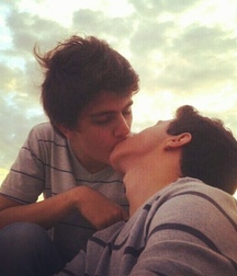 Boys Kissing 5872d0ea97a88.jpg
