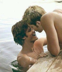 Boys Kissing 5872e33896ac5.jpg