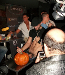 Gay Club Action 58b320f9e93fa.jpg