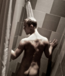 Guys Showering 58b648b98e990.jpg