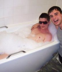 Guys Showering 58b648c64d518.jpg