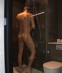 Guys Showering 58b648f74b61d.jpg