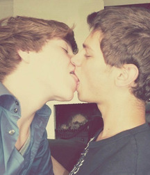Boys Kissing Boys 58c746377f193.jpg
