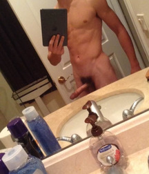 Boys Can't Resist Photgraphing Themselves 58dc6bdfb802e.jpg