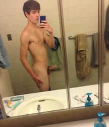 Boys Can't Resist Photgraphing Themselves 58dc6bfe64355.jpg
