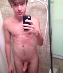 Boys Can't Resist Photgraphing Themselves 58dc6c13ae6b1.jpg